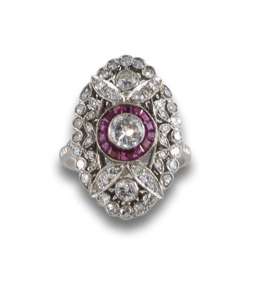 SORTIJA LANZADERA DE PLATINO CON RUIBIES Y DIAMANTES