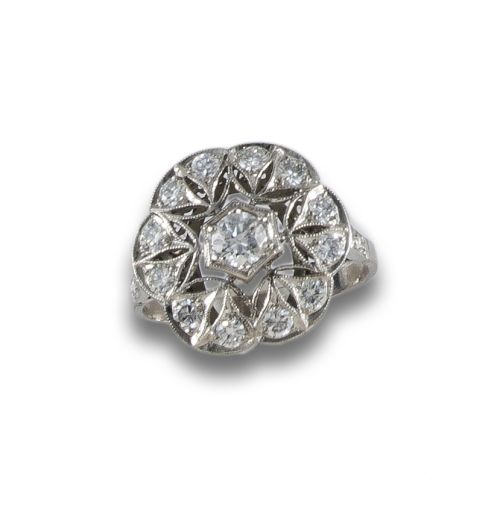 SORTIJA ESTILO ART DECO EN PLATINO CON DIAMANTES