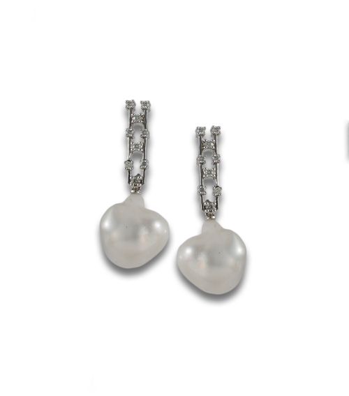 PENDIENTES DE ORO BLANCO CON DIAMATNES Y PERLA BARROCA 