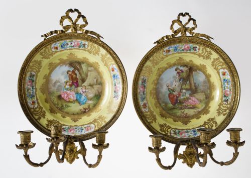 Pareja de apliques a partir de platos siguiendo modelos de