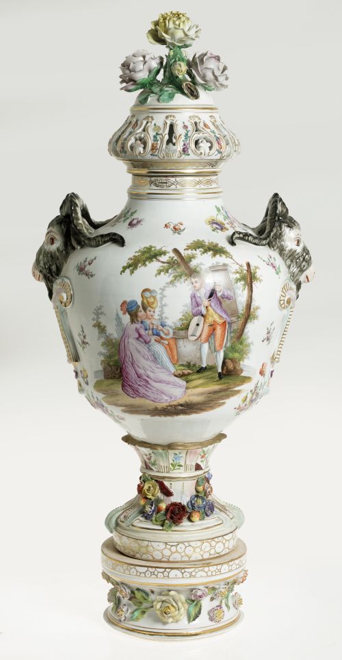 Jarrón "pot pourri", siguiendo modelos de Meissen, manufact