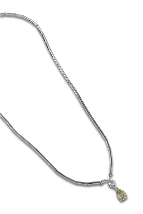COLLAR EN ORO BLANCO DE 18k CON DIAMANTES