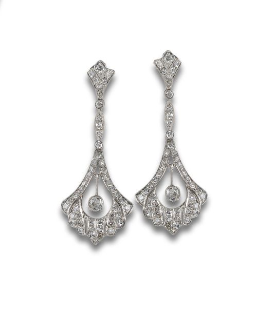 LONG PLATINUM EARRINGS WITH DIAMONDS