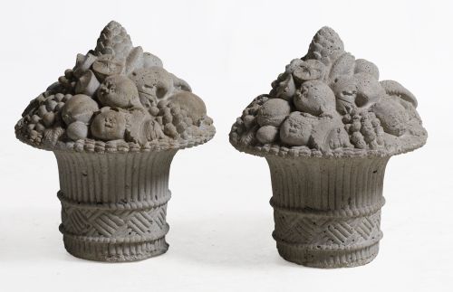 Pareja de centros de piedra, S. XX