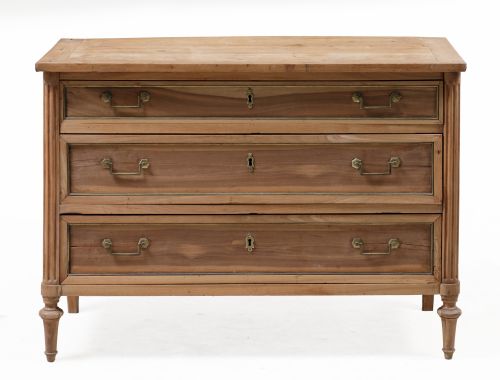 Cómoda de estilo Luis XVI