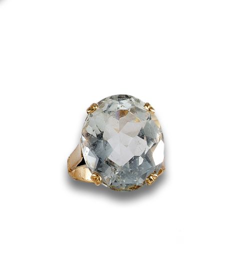 GOLD RING WITH SPINEL