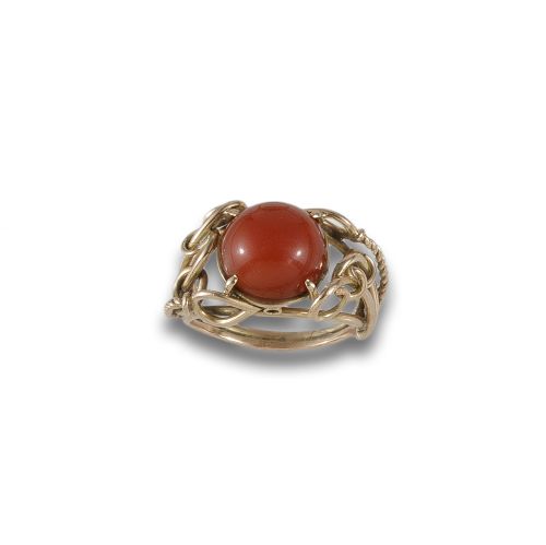 YELLOW GOLD RING WITH CHALCEDONY