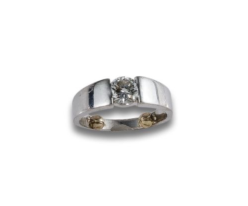 GOLD RING WITH 1.39 CT DIAMOND