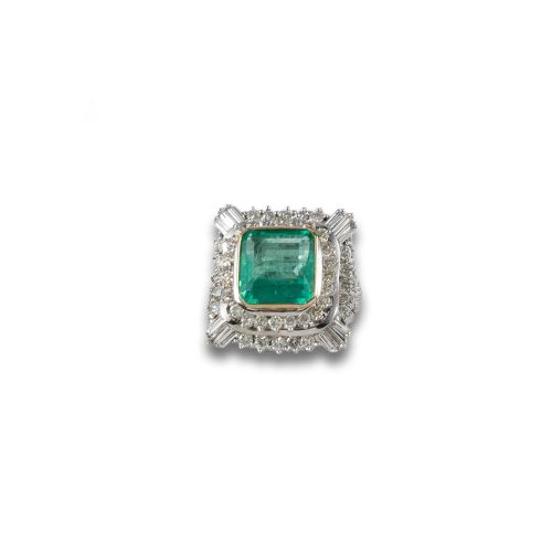 GOLD RING WITH EMERALD AND DIAMONDS WITH CERTIFICATE