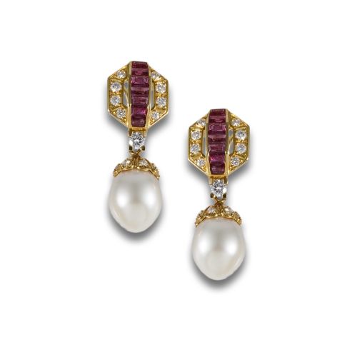 LONG EARRINGS IN GOLD, DIAMONDS AND PEARLS