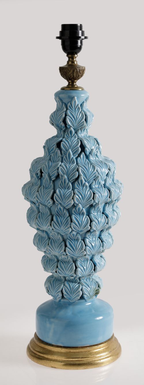 Table lamp following models from Manises, Valencia, 20th ce