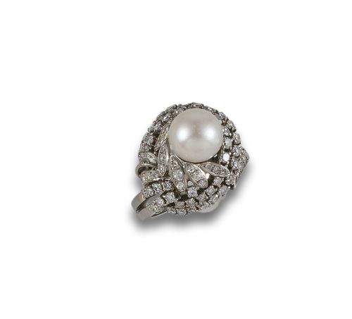 PLATINUM RING WITH DIAMONDS