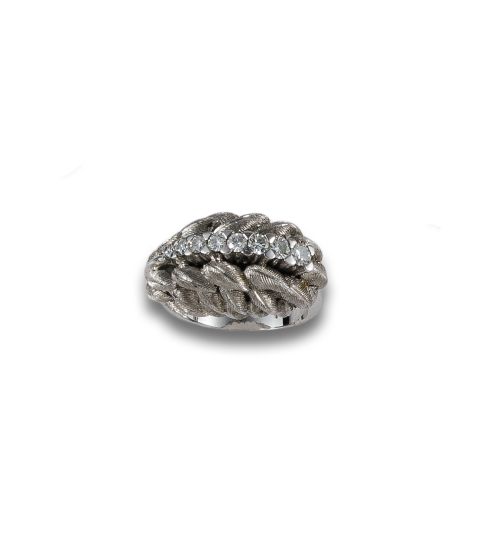 VINTAGE WHITE GOLD AND DIAMONDS RING