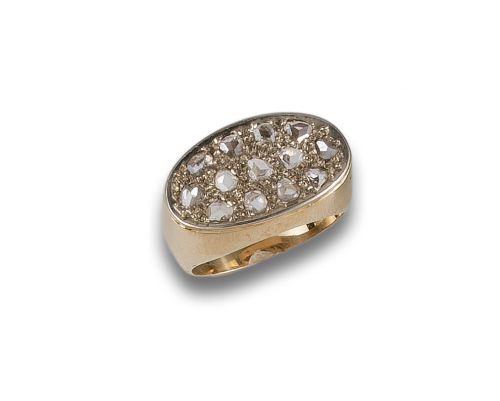 OVAL GOLD AND DIAMONDS RING
