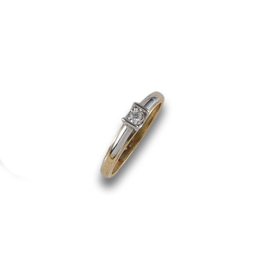 GOLD AND DIAMOND SOLITAIRE RING