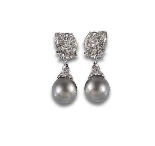 GOLD EARRINGS WITH TAHITI PEARLS AND DIAMONDS