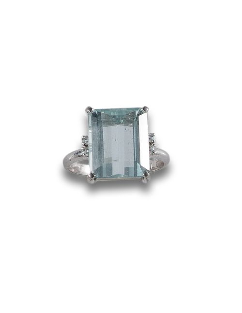 WHITE GOLD RING WITH AQUAMARINE