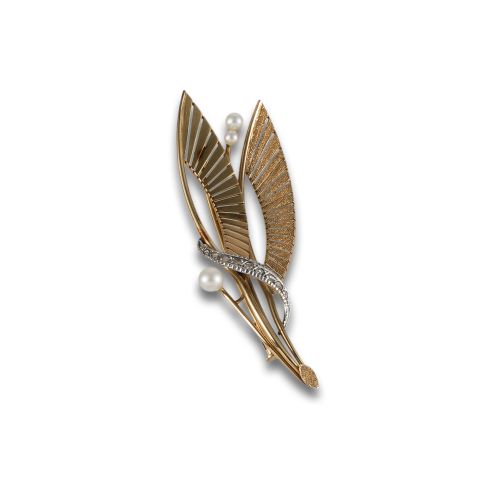 GOLD PIN WITH DIAMONDS AND PEARLS