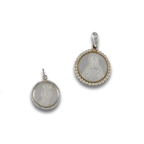 GOLD AND CULTURED PEARL HOOP EARRINGS