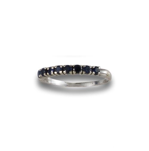WHITE GOLD BAND WITH SAPPHIRES