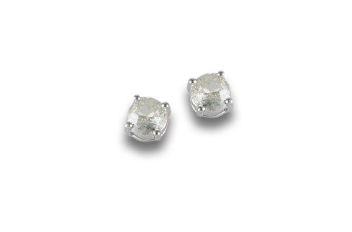 GOLD STUD EARRINGS WITH DIAMONDS