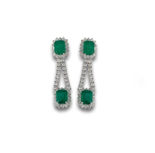 PENDIENTES DE ORO, BRILLANTES Y ESMERALDAS