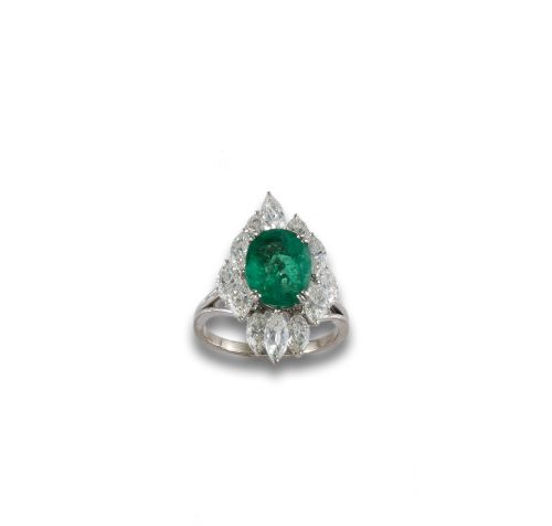 SORTIJA DE PLATINO CON ESMERALDA DE 3.75 CT Y DIAMANTES