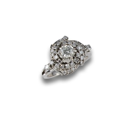 GOLD AND DIAMOND RING