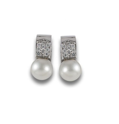 GOLD, DIAMONDS AND AUSTRALIAN PEARLS EARRINGS