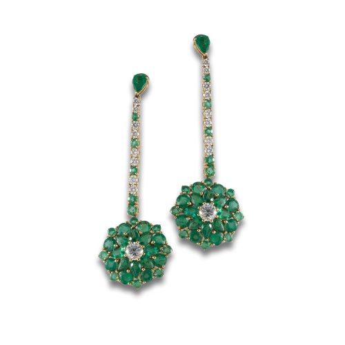 LONG EARRINGS IN GOLD, DIAMONDS AND EMERALDS