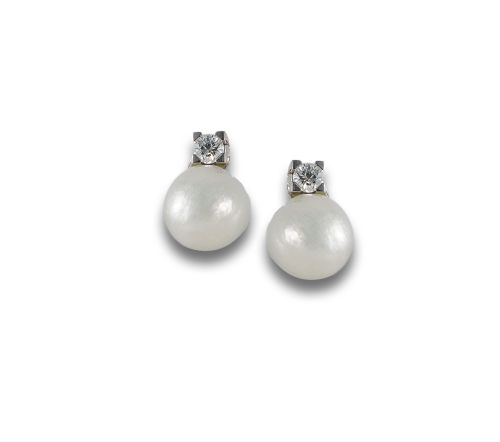 BYPASS EARRINGS IN WHITE GOLD