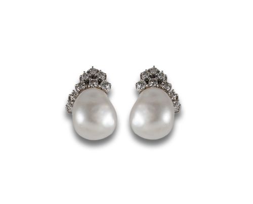 WHITE GOLD EARRINGS WITH AUSTRALIAN PEARLS AND DIAMONDS