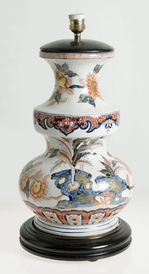 Antique table lamp following Imari designs