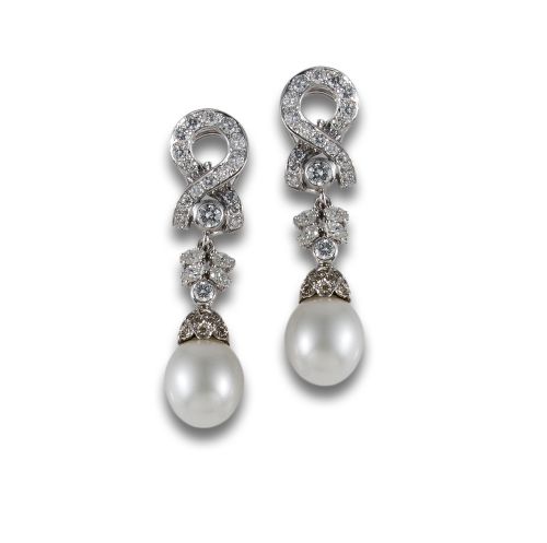 DETACHABLE EARRINGS IN GOLD, DIAMONDS AND PEARLS