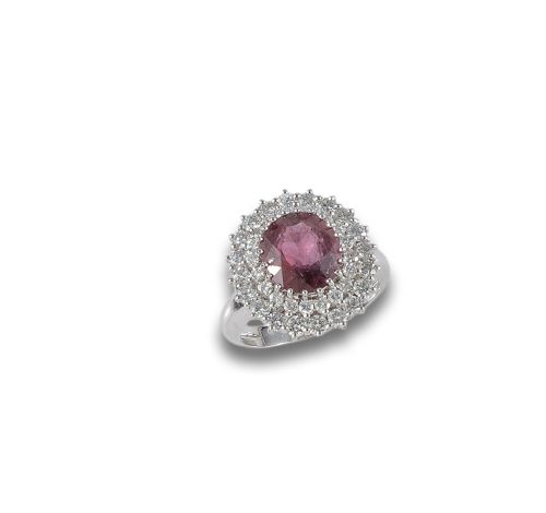 WHITE GOLD RING WITH RUBY AND DIAMONDS