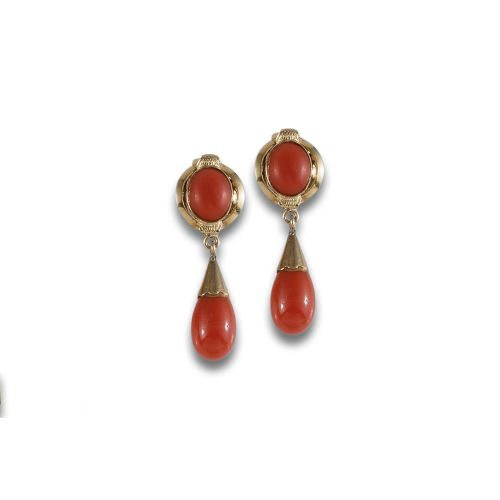 GOLD, CORAL AND SIMILAR EARRINGS