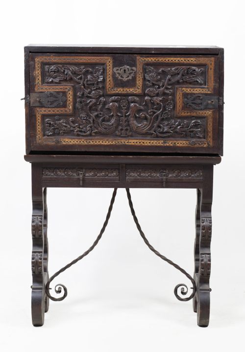 Bargueño de frente cubierto, S. XVIII y posterior