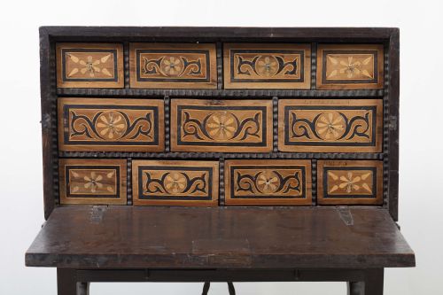 Bargueño de frente cubierto, S. XVIII y posterior