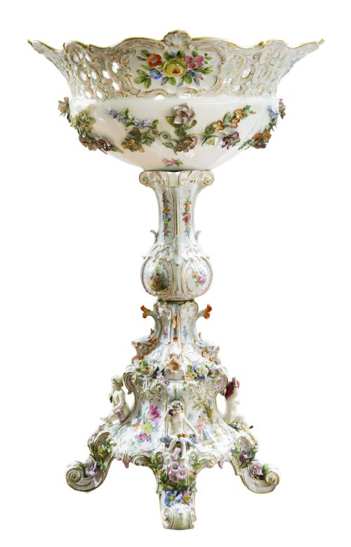 Porcelain cup centerpiece