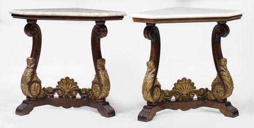 Pareja de consolas de esquina siguiendo modelos del S. XIX