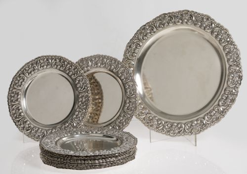 Juego de doce platos en plata española ley 916, S. XX