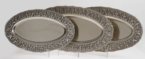 Juego de tres fuentes de pescado en plata española ley 916,