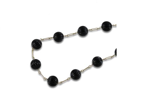 COLLAR DE ORO Y CUENTAS DE ÓNIX