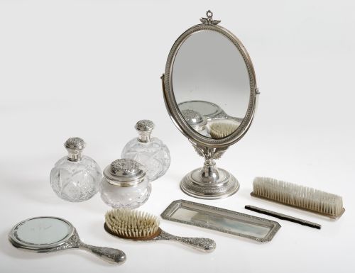 Juego de tocador en plata español ley 916, y cristal tallado