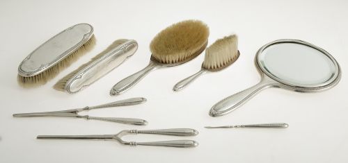 Juego de tocador de plata contrastada, ley 916, S.XX