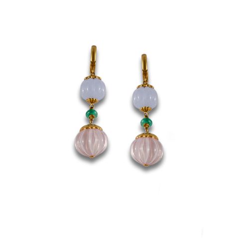 PENDIENTES DE ORO DE 14K CON ESMERALDA, CUARZO ROSA Y CALCE