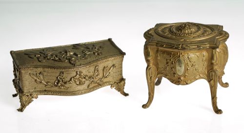 Dos cajas de metal dorado estilo Luis XV, Francia, S. XX