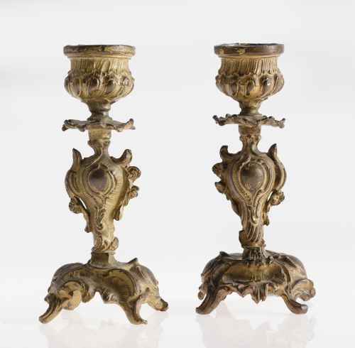 Pareja de candeleros de bronce estilo Luis XV, med. S. XX