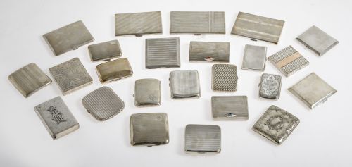 Colección de veinticuatro pitilleras de plata