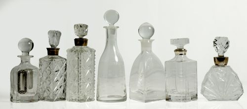 Lote de siete licoreras de cristal, S. XX